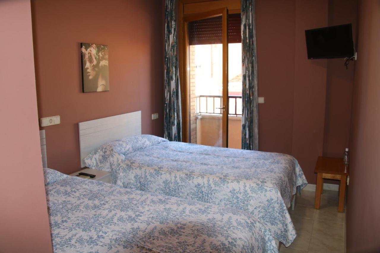 Hostal Burgales Milagro Екстер'єр фото