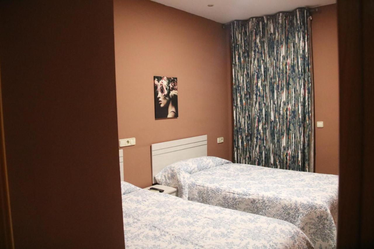 Hostal Burgales Milagro Екстер'єр фото