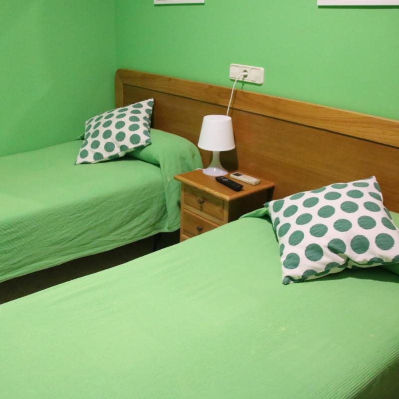 Hostal Burgales Milagro Екстер'єр фото