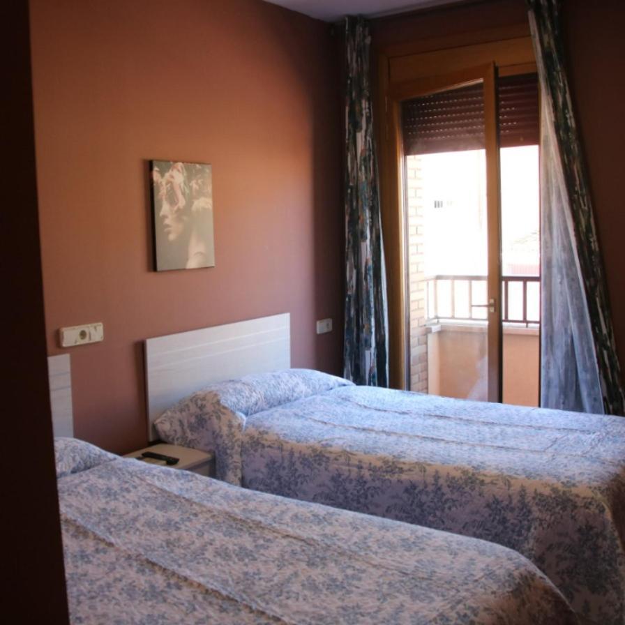 Hostal Burgales Milagro Екстер'єр фото