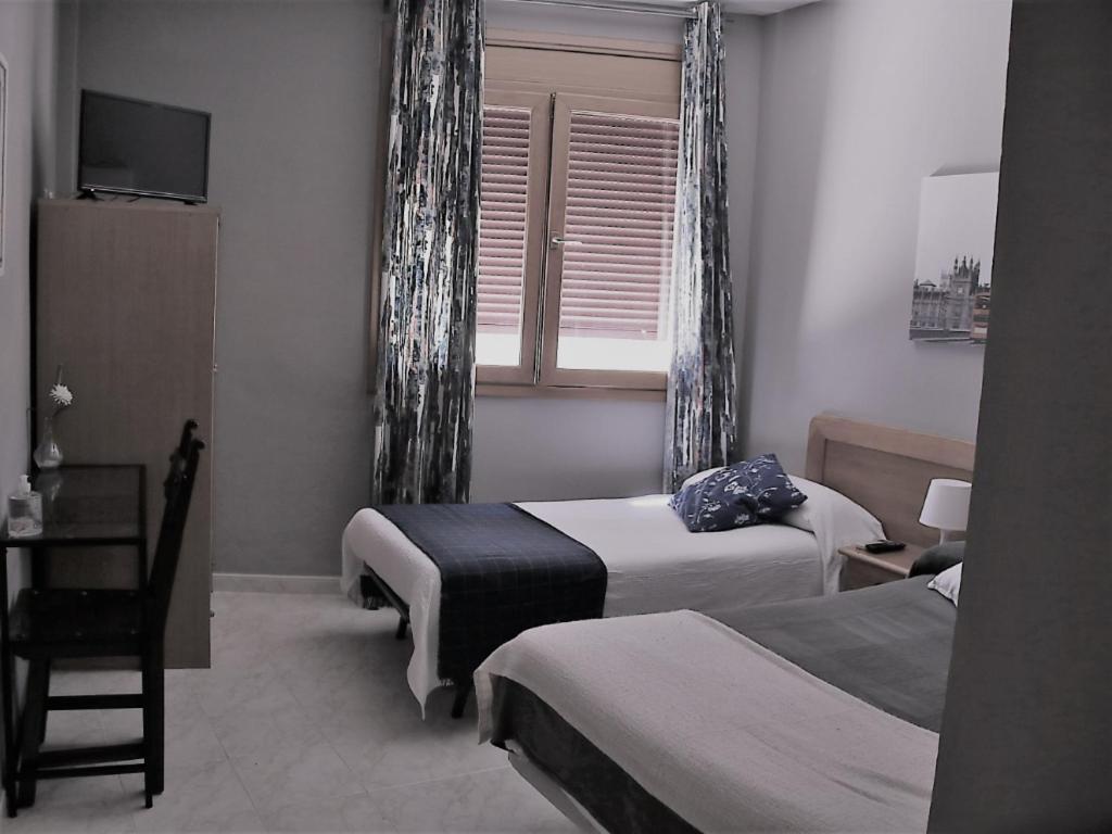 Hostal Burgales Milagro Екстер'єр фото