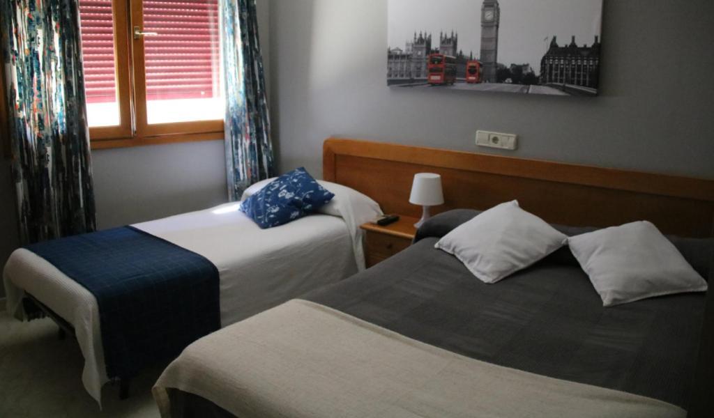 Hostal Burgales Milagro Екстер'єр фото