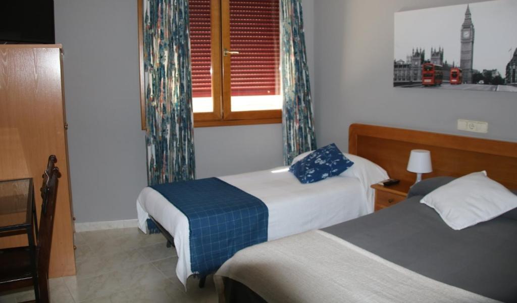 Hostal Burgales Milagro Екстер'єр фото