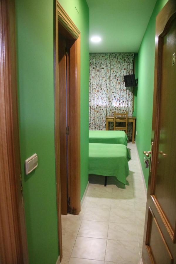 Hostal Burgales Milagro Екстер'єр фото